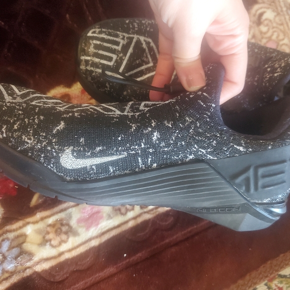 Nike shoes - Picture 2 of 3